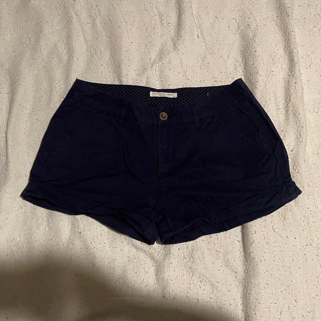 navy womens shorts (Category: Shorts) located in Quezon City. Submitted by froodless (Listing ID 1436023839, Image 1). Description: S 26.
