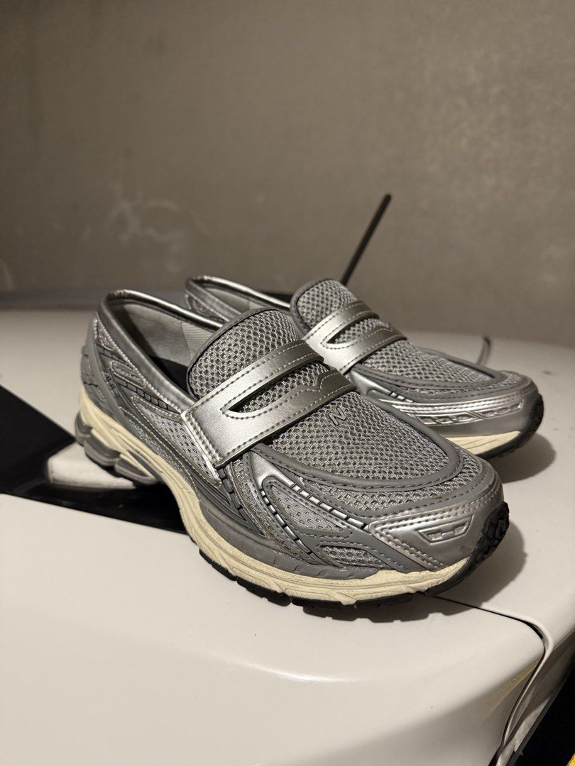 New Balance 1906L Loafer Silver (Category: Sneakers) located in Pasig City. Submitted by andre_suarez (Listing ID 1436044980, Image 1). Description: - New Balance 1906 Loafer sneakers - Silver colorway - Mesh upper with metallic overlays - Loafer style design - Black rubber sole with off-white midsole - New Balance logo on heel - Strap across the top - Minor wear on soles - Complete local pair - US 9.