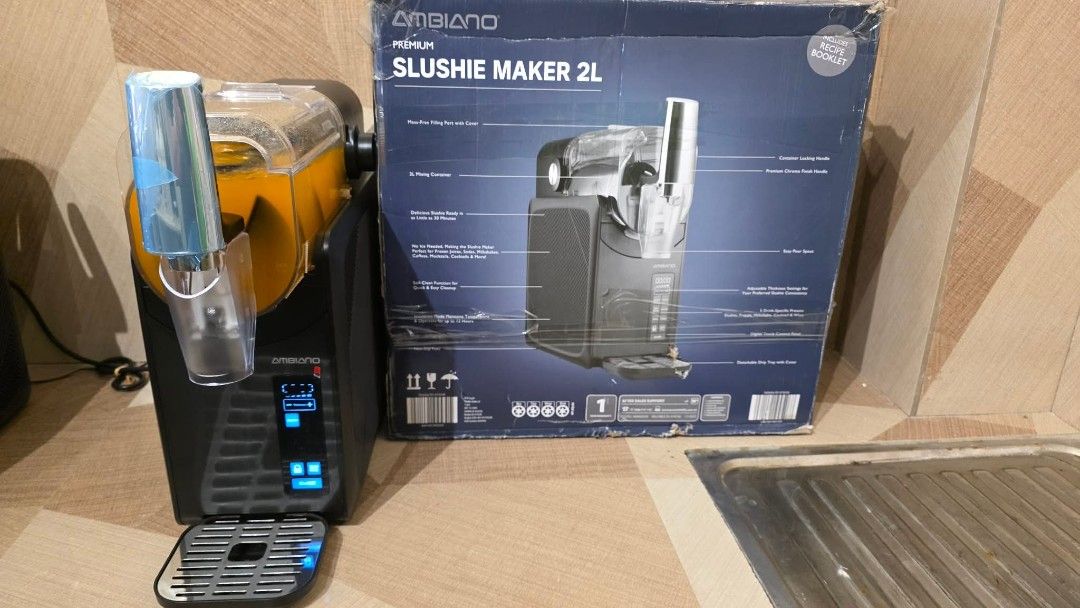 NEW SLUSHIE MAKER 2L (Category: Refrigerators and Freezers) located in Bulacan. Submitted by iamvanillapeach (Listing ID 1435975022, Image 3). Description: New. You can try in actual if pick up. Fully tested. With days service warranty..