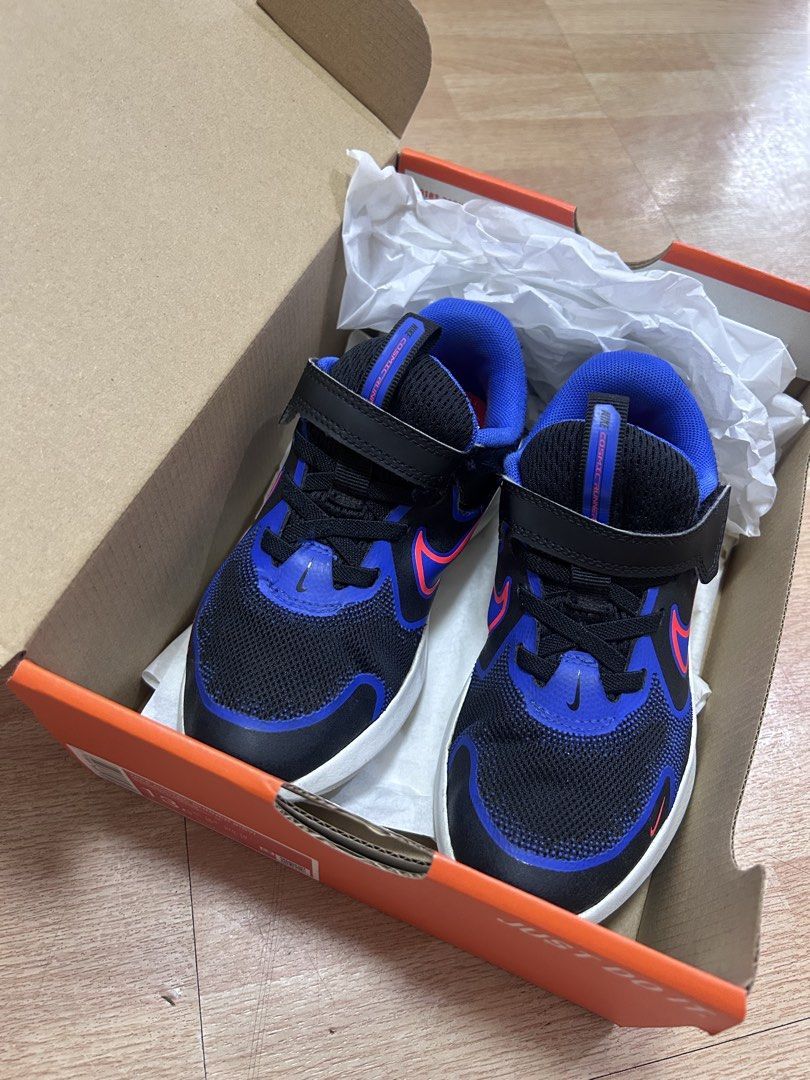 Nike Cosmic Runner (PSV) Kids Shoes (Category: Babies & Kids Fashion) located in Del Monte. Submitted by cheezy_aissa (Listing ID 1435940895, Image 2). Description: - Nike Cosmic Runner (PSV) kids shoes - Color: Black and Blue - Size: 13C - Easy on/off hook-and-loop strap - Includes original box - Made in Vietnam - Features a bright pink accent - Box size details: UK 12.5 cm 19, BR 30, EUR 31.