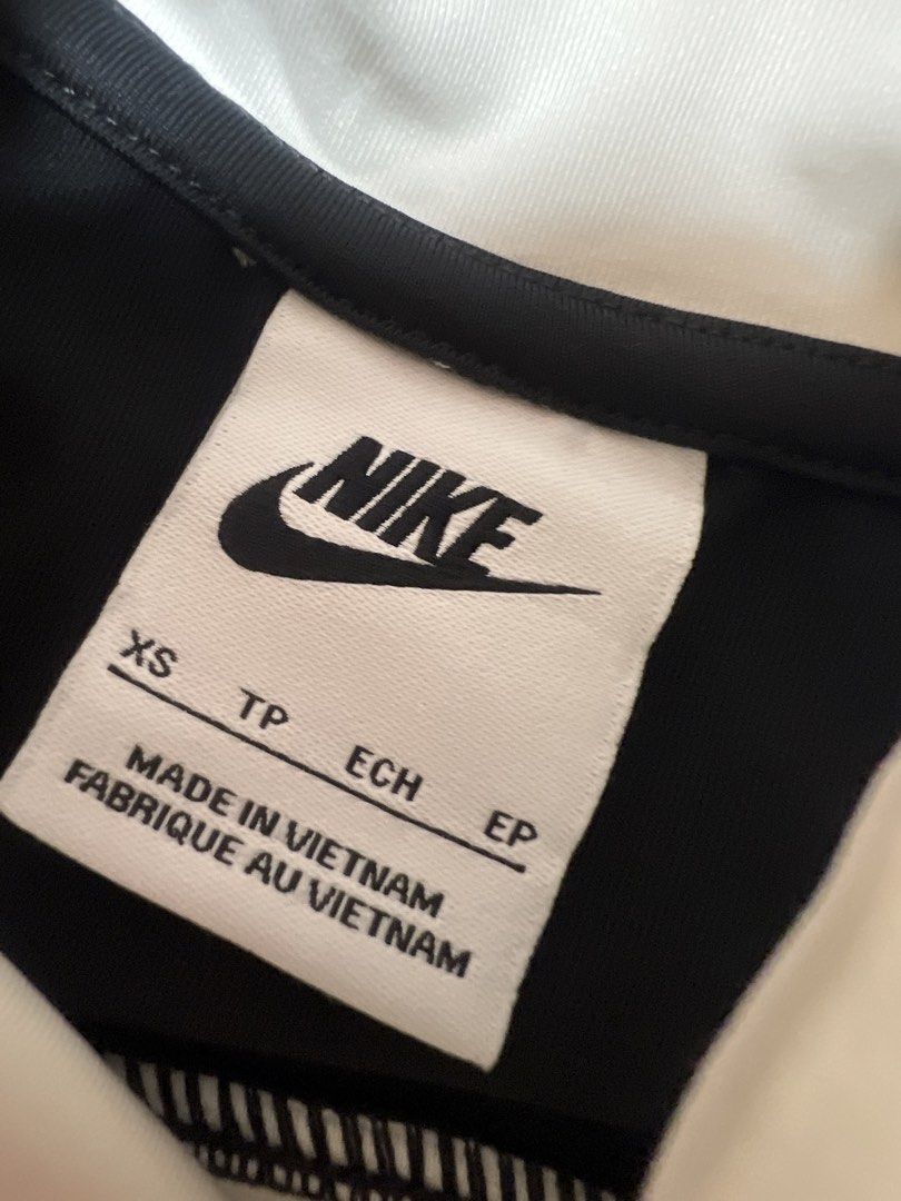 NIKE LONG SLEEVES (Category: Longsleeves) located in Imus. Submitted by declutter.archives (Listing ID 1436000138, Image 2). Description: XS NIKE LONG SLEEVES .