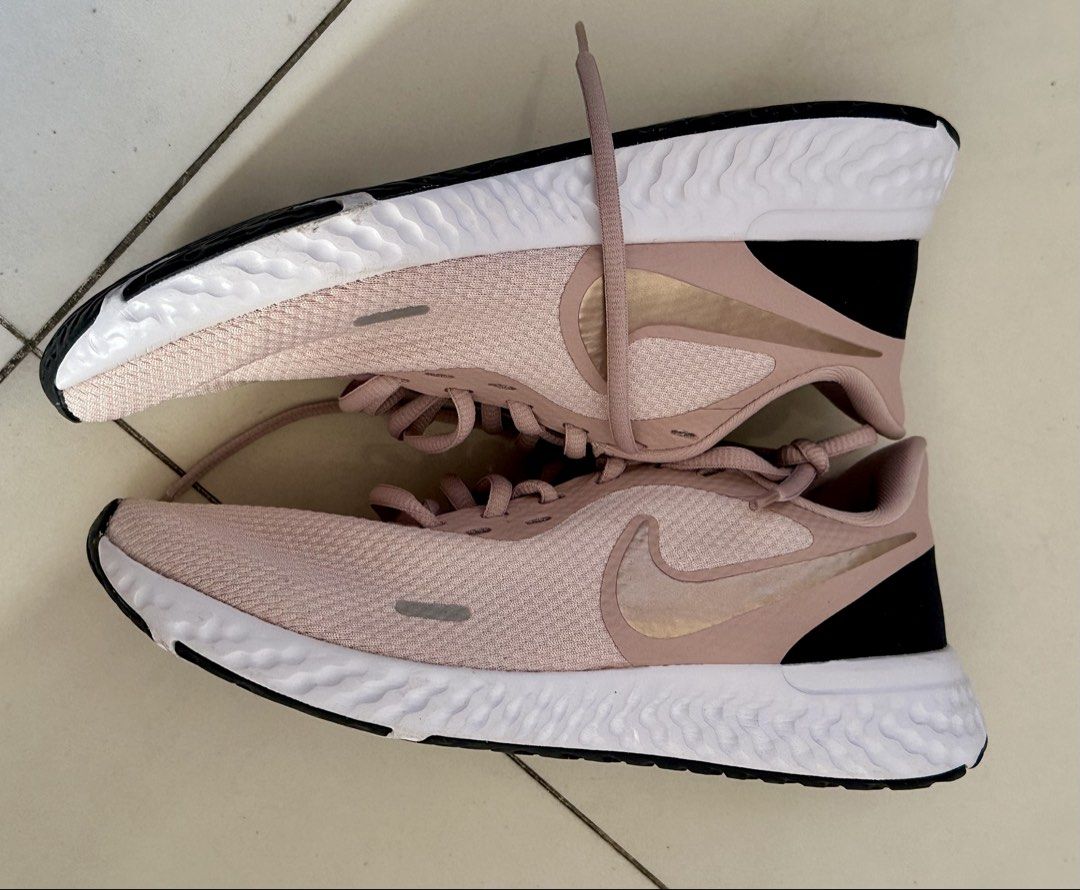 Nike Revolution 5 (Category: Sneakers) located in Pasig City. Submitted by shopperandbeyond (Listing ID 1436003449, Image 2). Description: Barely used. No box .