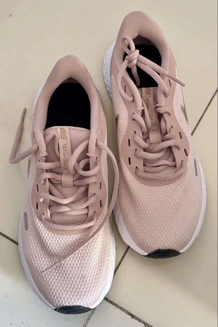 Nike Revolution 5 (Category: Sneakers) located in Pasig City. Submitted by shopperandbeyond (Listing ID 1436003449, Image 1). Description: Barely used. No box .