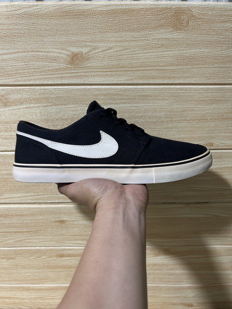 Nike Sb Portomore Canvas "Black & White" (Category: Sneakers) located in Butuan. Submitted by selected.kicks (Listing ID 1435921471, Image 1). Description: Nike Sb Portmore Canvas "Black & White" Size 10 | 44 | 28 cm - authentic 💯 - used pair - yellowish outsole - excellent condition.