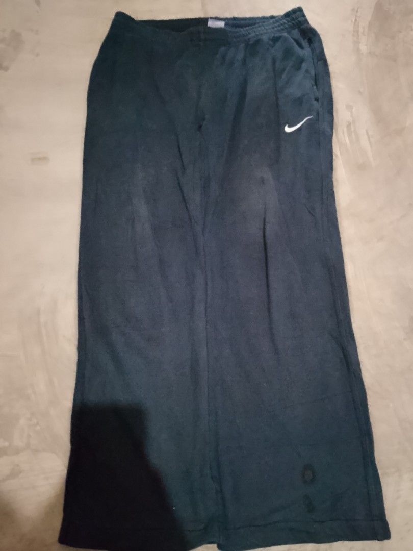 Nike Sweatpants - Dark Green - Size L (Category: Joggers) located in Manila. Submitted by trumpisthedevil (Listing ID 1435917511, Image 1). Description: - Dark green Nike sweatpants - Size: L - White Nike logo on the left leg - Material: 100% cotton - Features: Drawstring waist, pockets - Made in China.