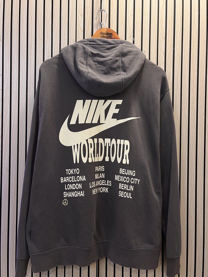 NIKE WORLD TOUR HOODIE (Category: Coats, Jackets and Outerwear) located in Cavite. Submitted by 404archive_ (Listing ID 1435994643, Image 3). Description: .