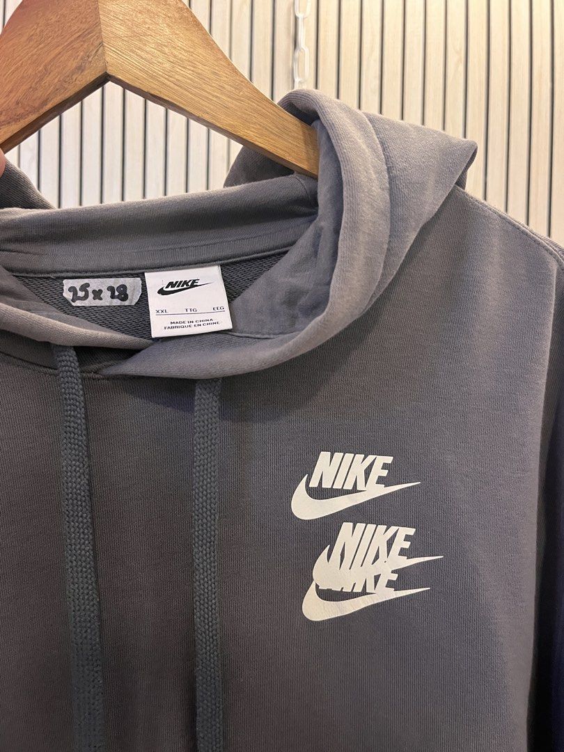 NIKE WORLD TOUR HOODIE (Category: Coats, Jackets and Outerwear) located in Cavite. Submitted by 404archive_ (Listing ID 1435994643, Image 2). Description: .