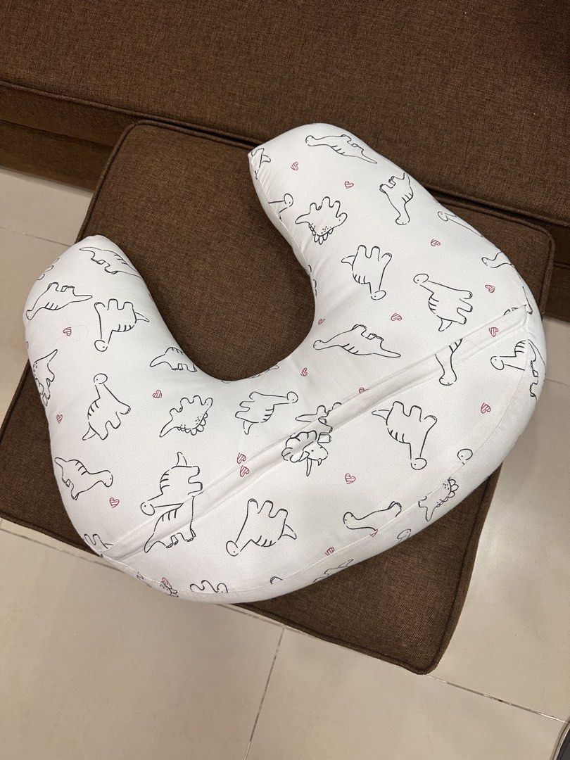 Nursing Pillow with free pillow cover (Category: Breastfeeding & Bottle Feeding) located in Mandaluyong City. Submitted by abbysscloset (Listing ID 1436055787, Image 2). Description: • Nursing pillow for breastfeeding. • 2 free pillow cover • Still in good condition • No issues.