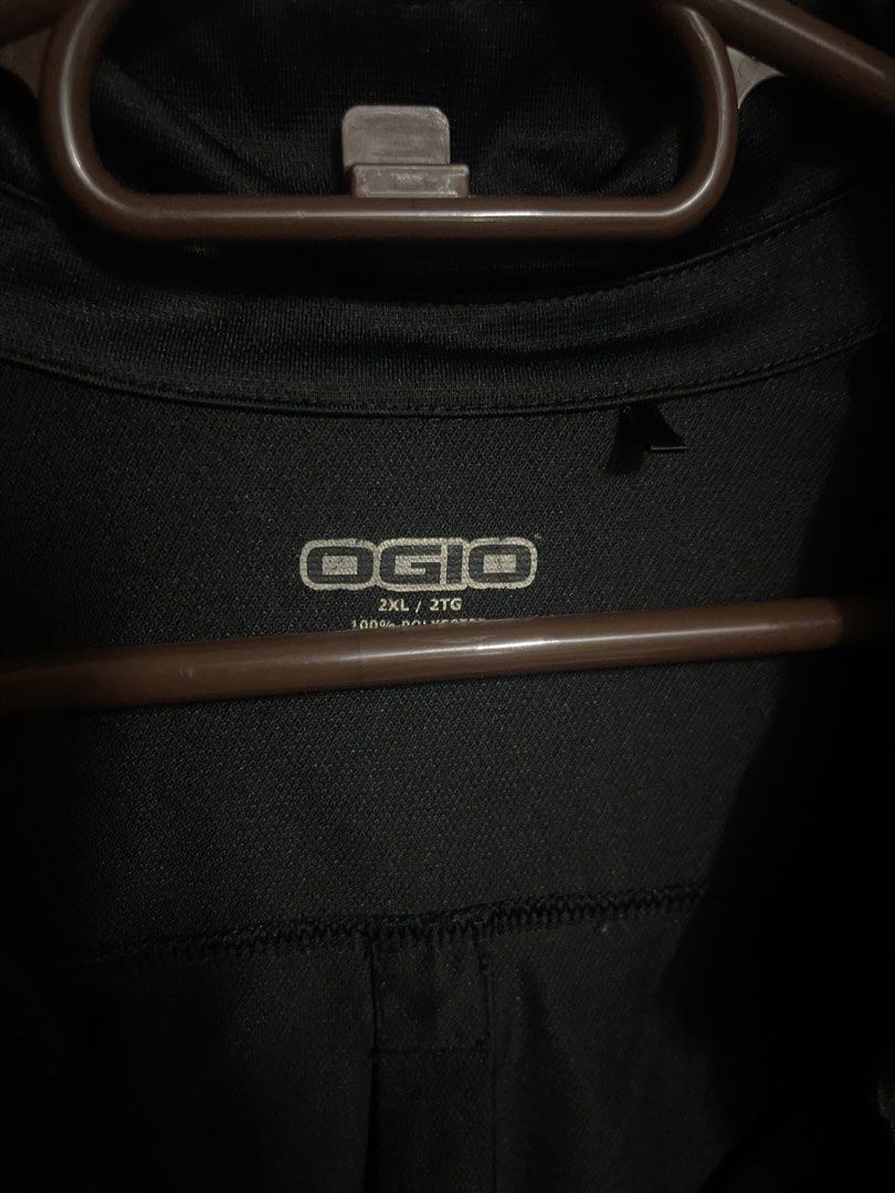 OGIO Anacortes Shirt - 2XL (Category: Tshirts & Polo Shirts ) located in Quezon City. Submitted by listless32 (Listing ID 1435988968, Image 2). Description: W25 L is 27 - OGIO Anacortes shirt - Size: 2XL - Color: Black - Features: - Collared neckline - Two chest pockets - Buttoned cuffs - Rollable long sleeves - Material: 100% polyester - Style: Professional.