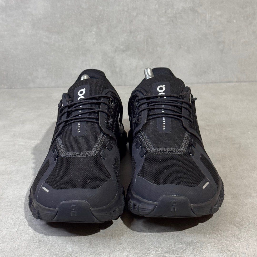 ONCLOUD 6 BLACK (Category: Sneakers) located in Guagua. Submitted by thriftby.ejay (Listing ID 1435915228, Image 3). Description: ONCLOUD 6 BLACK SIZE 6 US WOMENS | 23 CM BRAND NEW CONDITION (NOT THRIFTED) 5,499 ONLY .