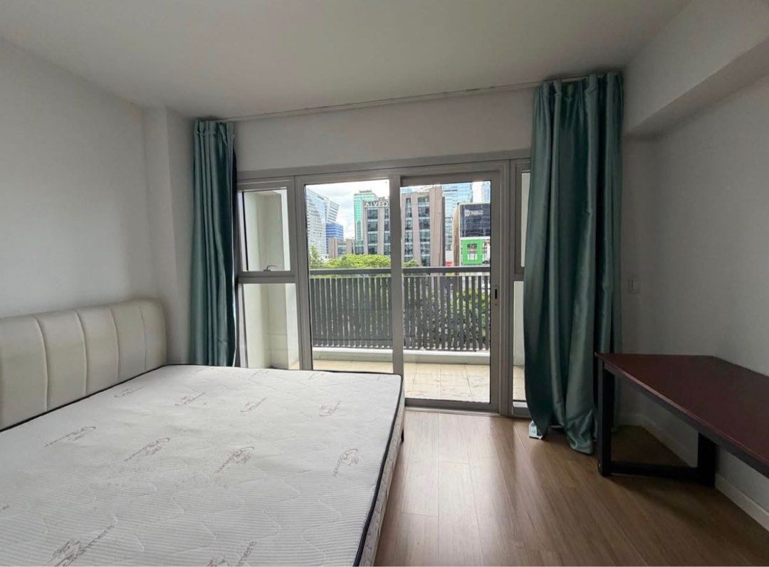 One Maridien- BGC 2BR (Category: Apartments & Condos) located in Makati City. Submitted by tjsssss (Listing ID 1435987926, Image 2). Description: For Sale or Rent! One maridien BGC 2BR loft type 1 parking space 3rd floor 145 sqm PM for inquiries!.