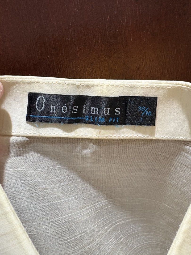 Onesimus Barong Formal Slim Fit Medium (Category: Formal Shirts) located in Quezon City. Submitted by katrinadlopez (Listing ID 1435937385, Image 2). Description: Onesimus Formal Long-Sleeved Barong -Size: Medium (SLIM FIT) / 38 -Dimensions: See last pic for dimensions taken from Onesimus’ website -Inclusions: Barong, generic hanger, and generic garment bag only -Condition: Used 3x for formal events. Washed, no stains, just needs pressing before 