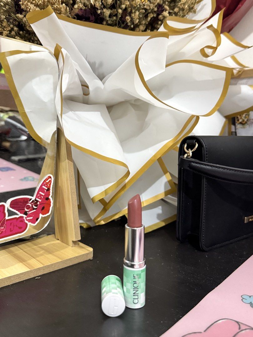 Original Clinique lipstick 🇺🇸 (Category: Makeup) located in Manila. Submitted by itsmedaph (Listing ID 1435960447, Image 3). Description: 450 each all brand new and original from USA.