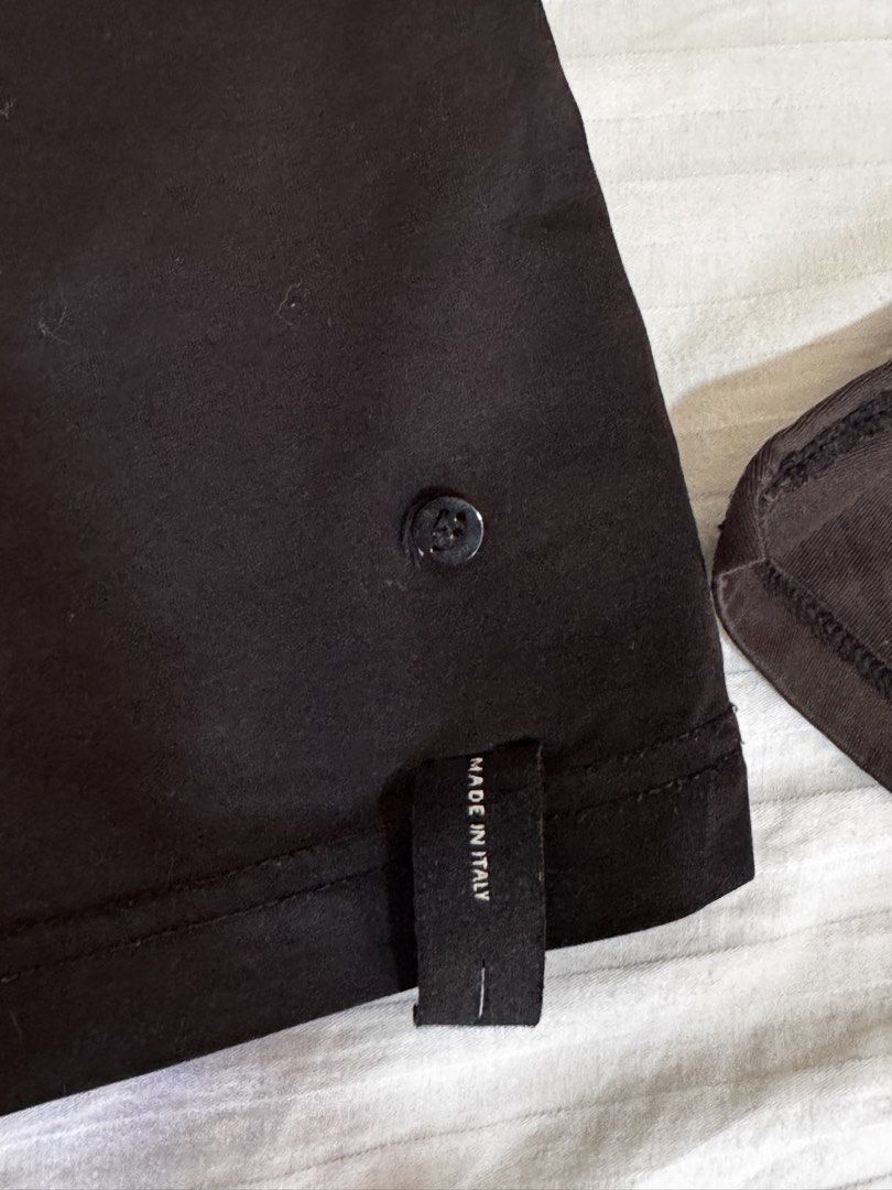Original Fendi Shirt (Category: Tshirts & Polo Shirts ) located in Cavite. Submitted by candymuncher (Listing ID 1436081600, Image 2). Description: - Original Fendi T-shirt - Size: L - Color: Black - Features the iconic Fendi eyes design - Made in Italy - Condition: Good - Meetup: SM City Dasmariñas - Shipping: LBC/LALAMOVE (buyer's responsibility).