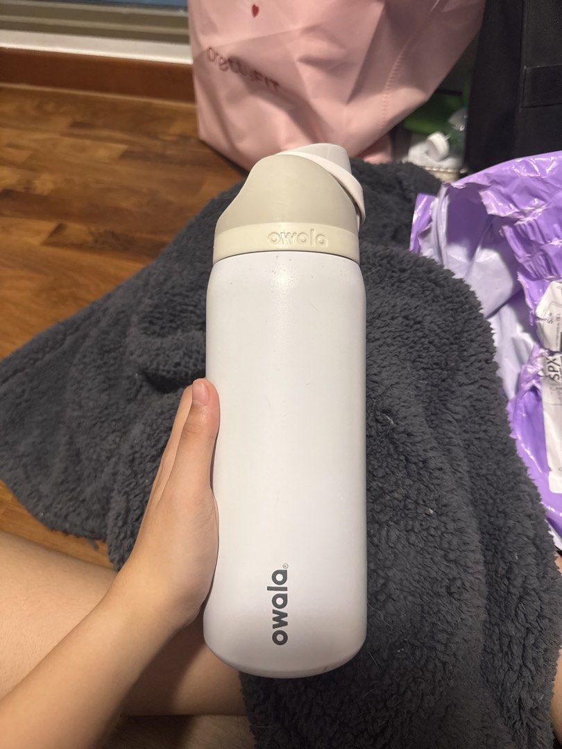 Owala FreeSip Water Bottle - White444642995093514240