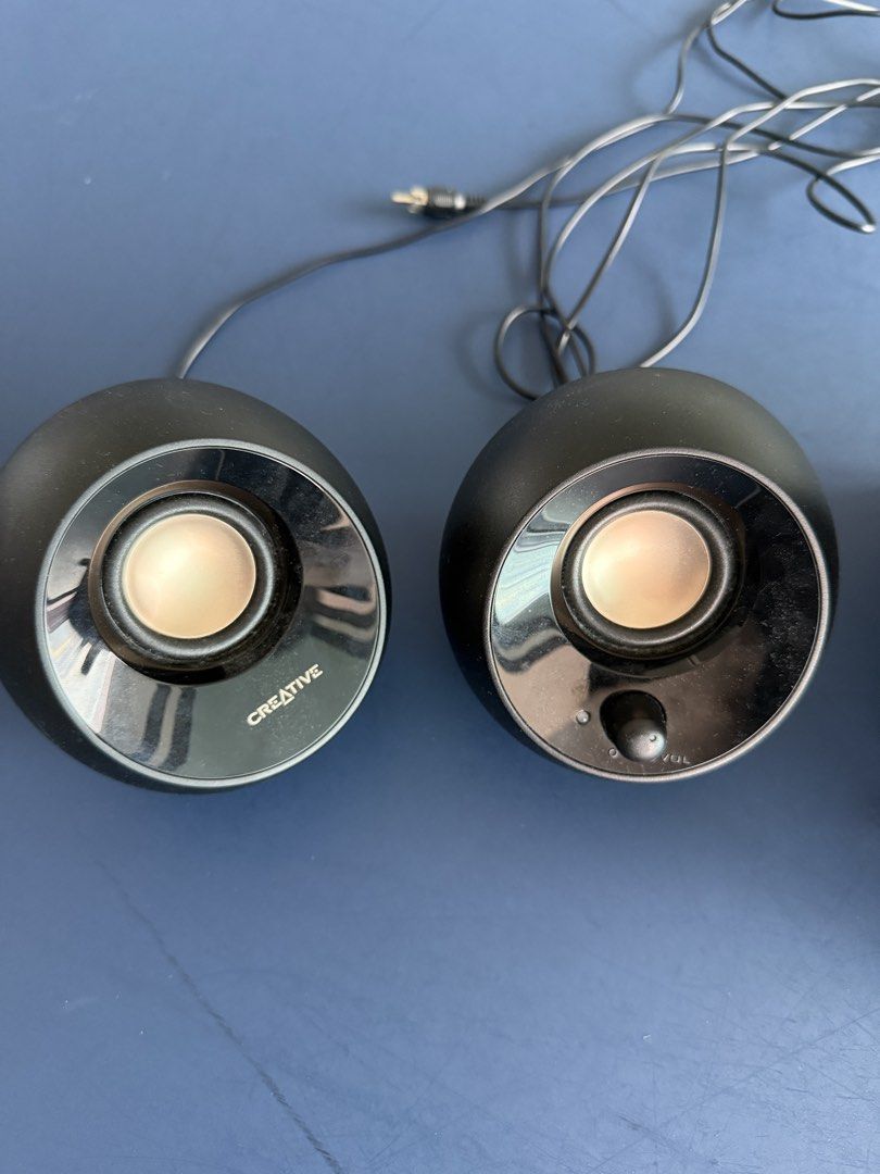 Pebble 2.0 speaker with subwoofer454971009396920321