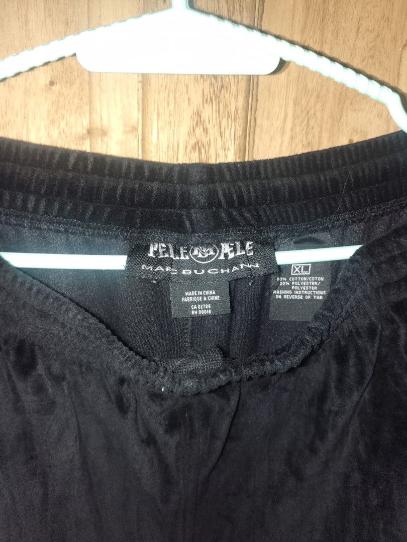 Pelle pelle Velour Pants (Category: Joggers) located in Tuguegarao City. Submitted by xiraaaaa (Listing ID 1435943950, Image 2). Description: Pm nyoko sa dimes! no issue.