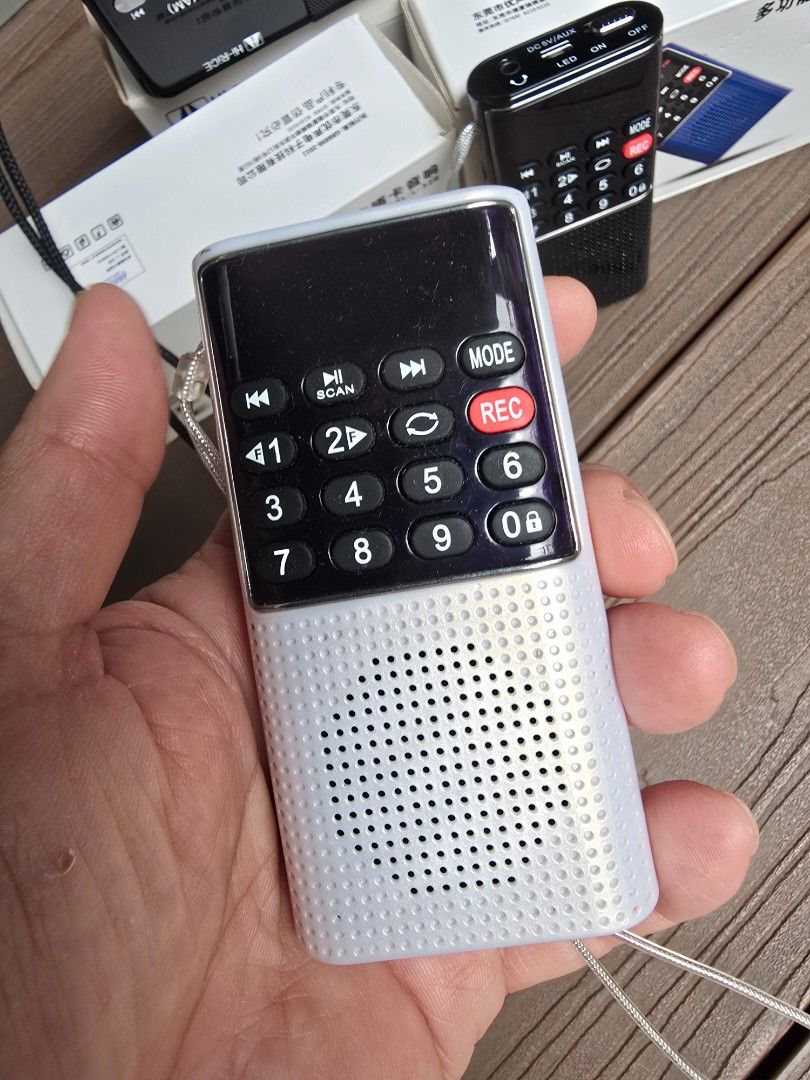Portable speaker/radio445162628999424001