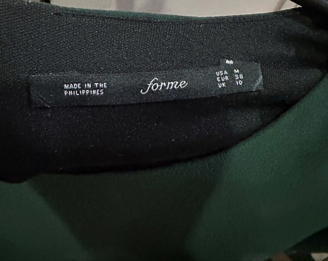 Pre loved Forme Green Dress - Size M (Category: Dresses) located in Manila. Submitted by mybeadshop (Listing ID 1436065684, Image 3). Description: - Forme green dress - Size: M - Features a round neckline - Short sleeves - Simple A-line silhouette - Made in the Philippines.