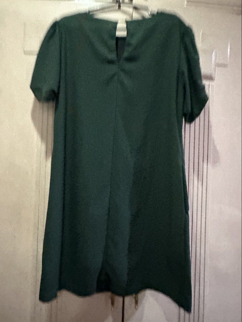 Pre loved Forme Green Dress - Size M (Category: Dresses) located in Manila. Submitted by mybeadshop (Listing ID 1436065684, Image 2). Description: - Forme green dress - Size: M - Features a round neckline - Short sleeves - Simple A-line silhouette - Made in the Philippines.