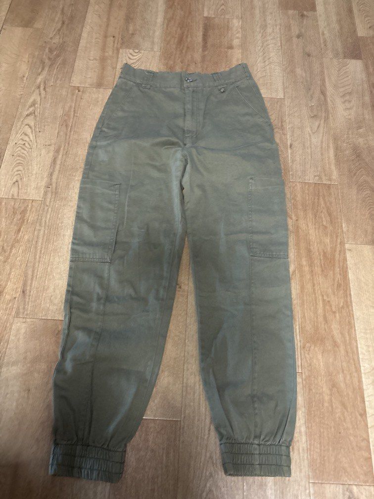 Pull Bear denim Pants (Category: Jeans & Leggings) located in Singapore. Submitted by calm_cookiesncreamj (Listing ID 1435968565, Image 1). Description: Pull & Bear pant Size M Self collect at Punggol place .