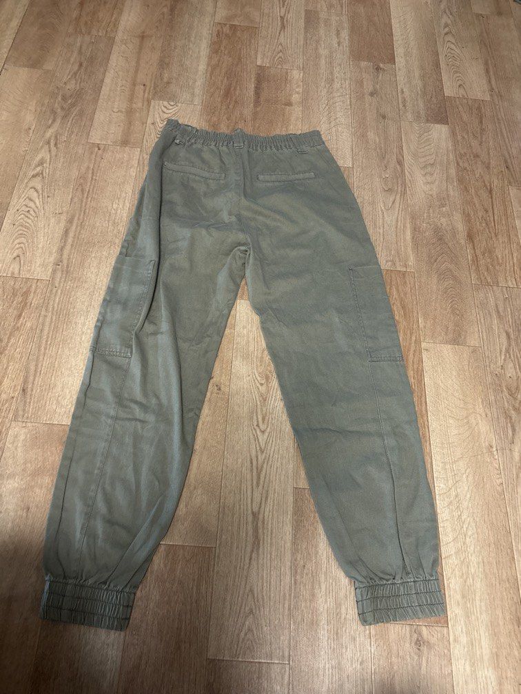 Pull Bear denim Pants (Category: Jeans & Leggings) located in Singapore. Submitted by calm_cookiesncreamj (Listing ID 1435968565, Image 2). Description: Pull & Bear pant Size M Self collect at Punggol place .