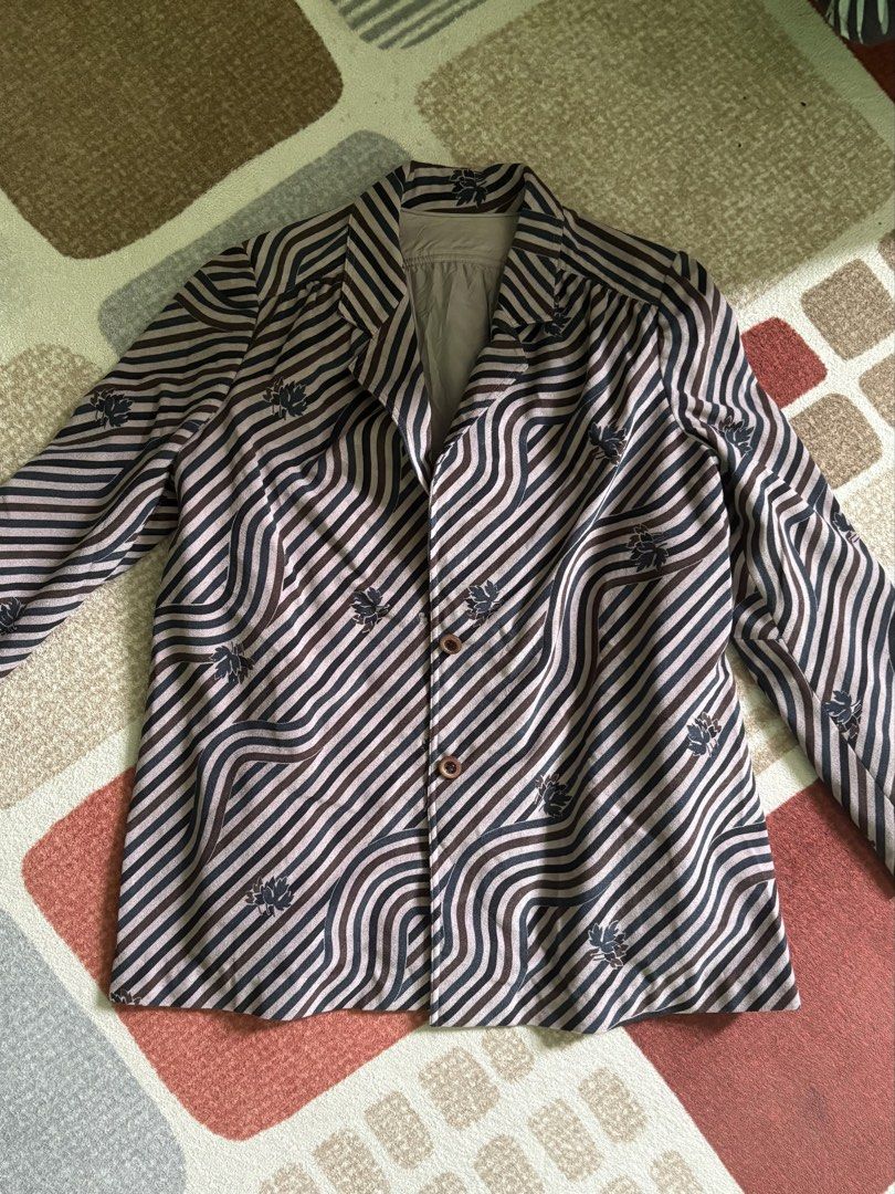 Purple Blazer with Pattern (Category: Coats, Jackets and Outerwear) located in Bulacan. Submitted by bbiaa (Listing ID 1435934435, Image 1). Description: - size: small to medium.