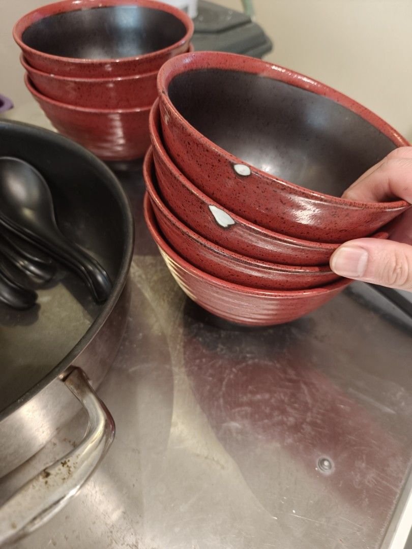 Red Ceramic Bowls and Black Spoons Set445132123166494721