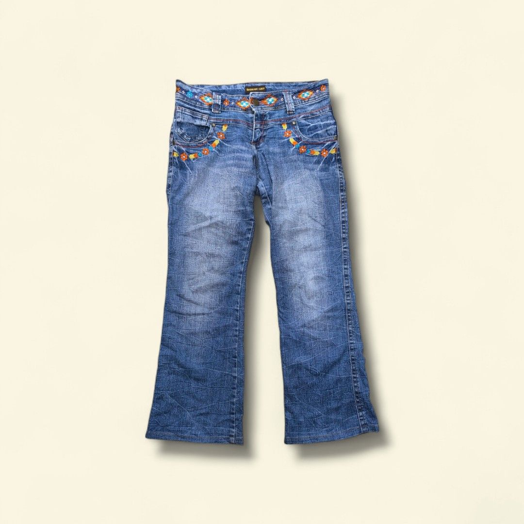 Rosebowl beco japan flared jeans (Category: Jeans) located in Naga. Submitted by mags61913 (Listing ID 1436099190, Image 1). Description: Rosebowl Beco japan flared jeans Waistline : 30 inches length : 35 inches leg opening : 9.3 inches 500 + sf .