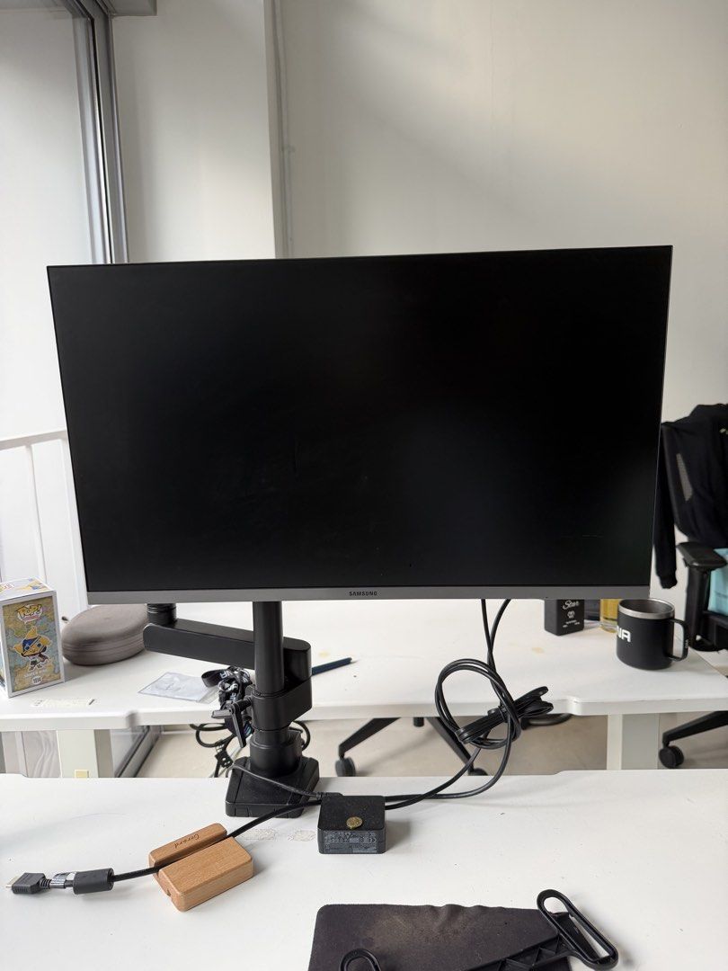 Samsung Monitor with Monitor Arm
