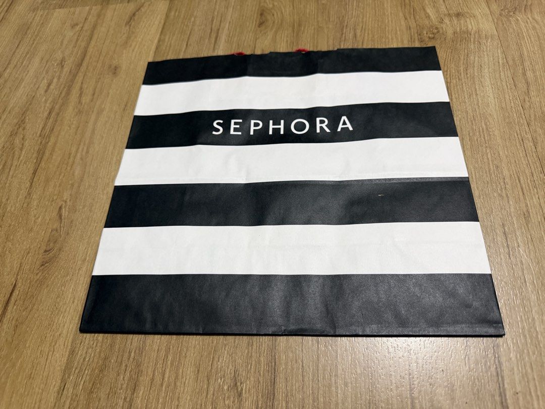 Sephora Shopping Bag (Category: Craft Supplies & Tools) located in Valenzuela. Submitted by minami34 (Listing ID 1436036146, Image 1). Description: - Authentic Sephora shopping bag - Features a stylish black and white striped design - Includes the iconic Sephora logo - Comes with vibrant red handles - Ideal for carrying beauty purchases - Perfect as a collectible item Dimensions: (L- 31.9cm x W- 30cm x D - 13.9cm) Reason for selling: Declutter No
