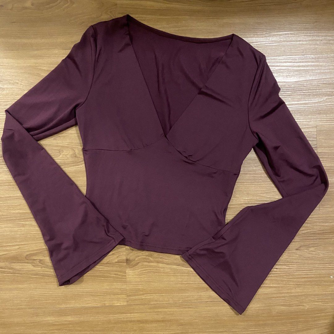 SHEIN Purple Deep V Neck Flare Long-sleeve (Category: Longsleeves) located in Calamba. Submitted by jrclldc (Listing ID 1436020006, Image 1). Description: fit: S to M frames issue/s: none. good as new 📍loc: nuvali, laguna 💵 mop: gcash/bank to bank 📦 mod: lalamove (sdd), j&t, lbc, or meetup (around nuvali area) note: check for close up pics for items with issues. colors may vary slightly due to lighting and screen settings. BUY AT YOUR OWN RISK
