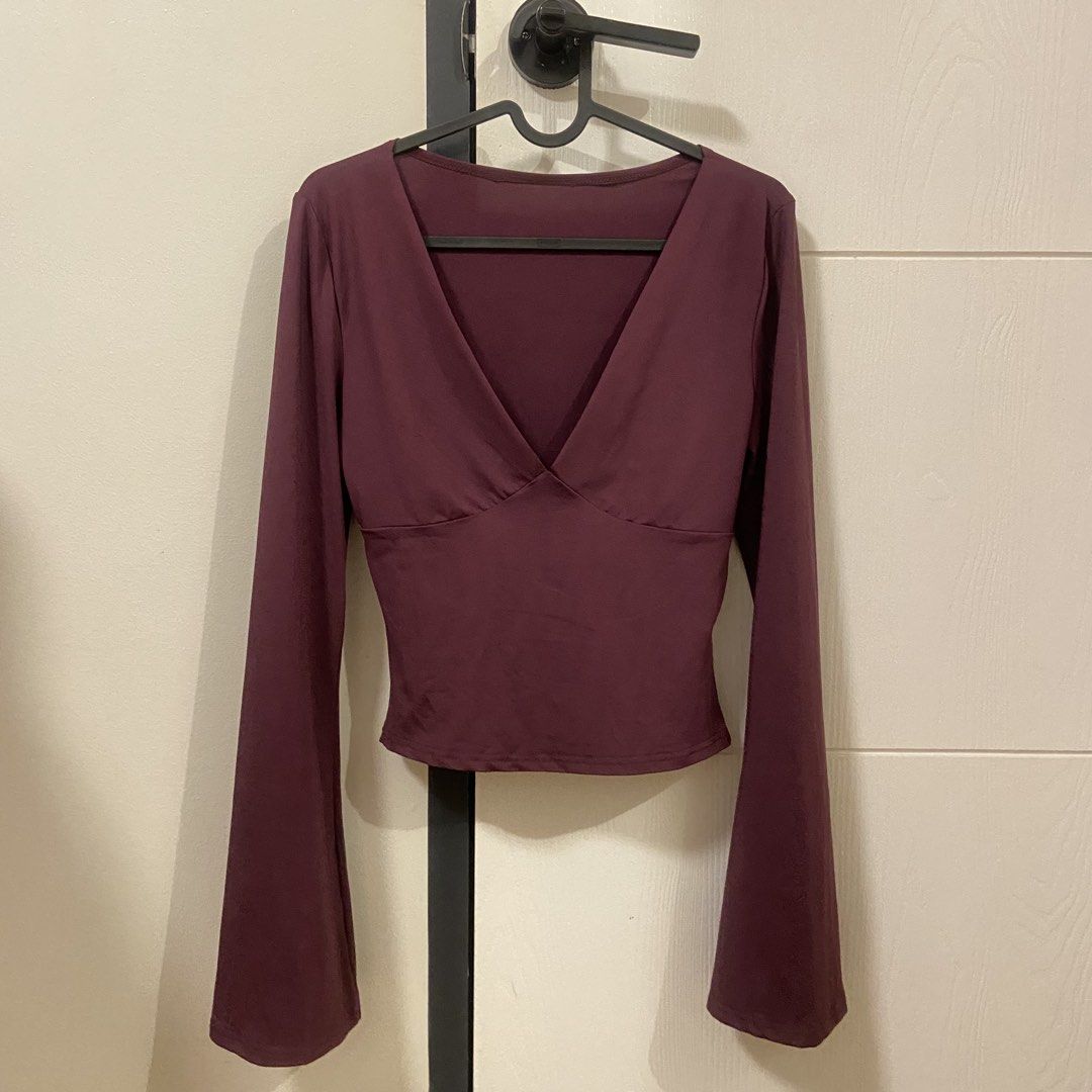 SHEIN Purple Deep V Neck Flare Long-sleeve (Category: Longsleeves) located in Calamba. Submitted by jrclldc (Listing ID 1436020006, Image 2). Description: fit: S to M frames issue/s: none. good as new 📍loc: nuvali, laguna 💵 mop: gcash/bank to bank 📦 mod: lalamove (sdd), j&t, lbc, or meetup (around nuvali area) note: check for close up pics for items with issues. colors may vary slightly due to lighting and screen settings. BUY AT YOUR OWN RISK