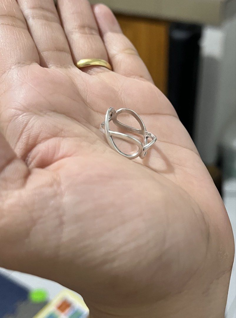 Silver Infinity Ring (Category: Rings) located in Caloocan City. Submitted by graaaaah13 (Listing ID 1436073479, Image 3). Description: - Silver infinity ring 925 - Size 5 - Rfs: into gold now.