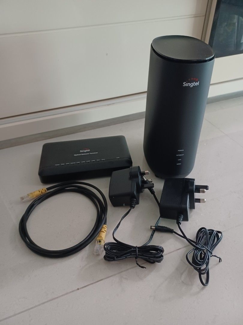 Singtel Router with Power Adapters and Cables444938782057451520