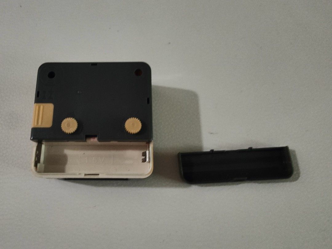Small Quartz Alarm Clock444835709563054081