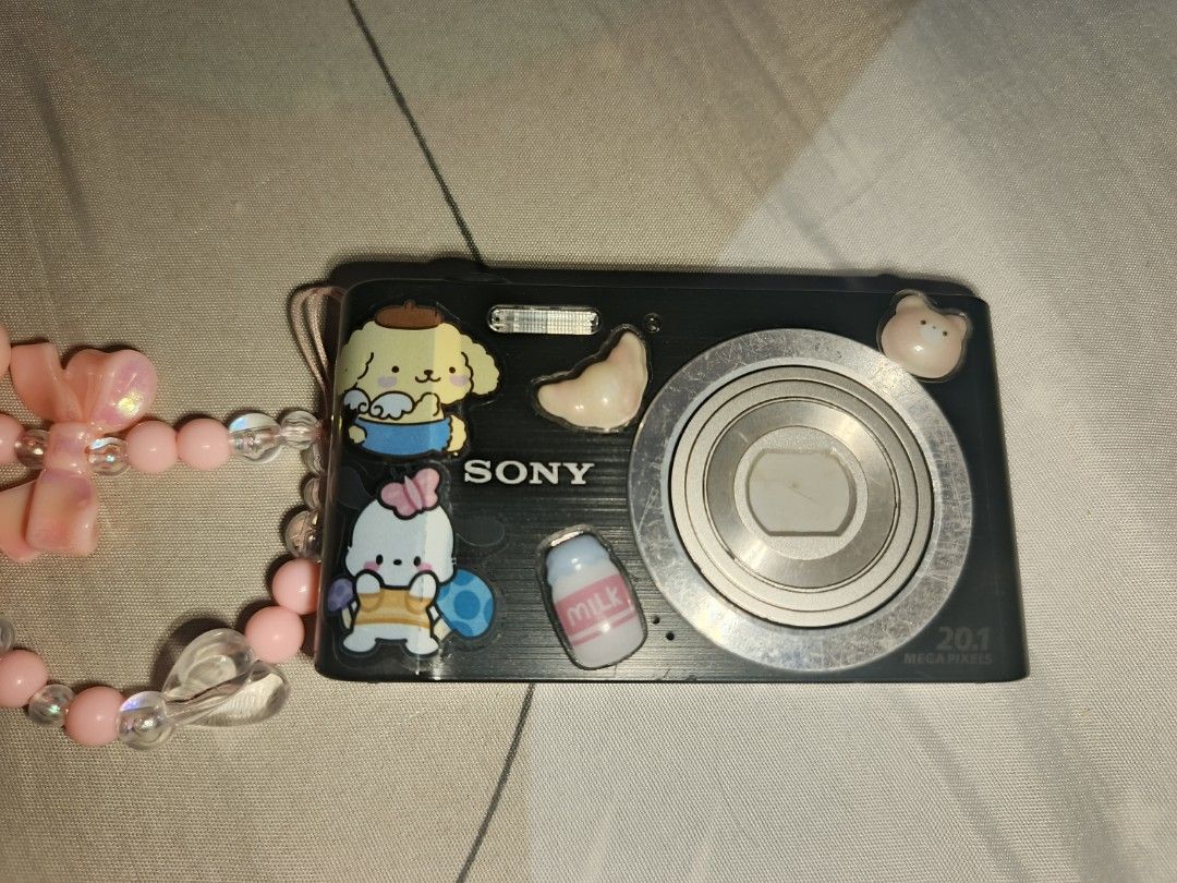 SONY Cybershot W800 20mp (Category: Cameras) located in Manila. Submitted by goldenhorse_b9cd7d (Listing ID 1435924554, Image 1). Description: No issue! ❤.