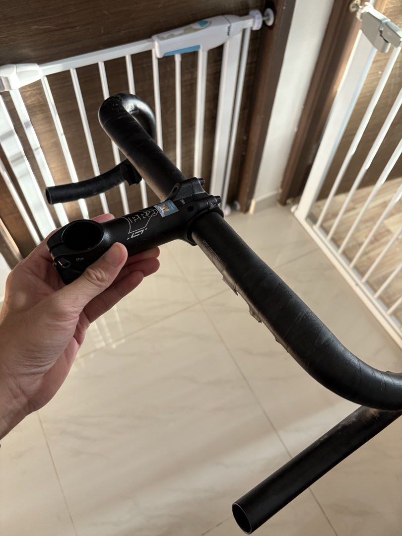 Specialized Alloy Drop Handlebar 42cm + pro vibe stem (Category: Parts & Accessories) located in Singapore. Submitted by crankerstorm (Listing ID 1435973199, Image 1). Description: - Specialized alloy drop handlebar - Width: 42cm - Drop: 123mm - Reach: 75mm - Stem: 110.