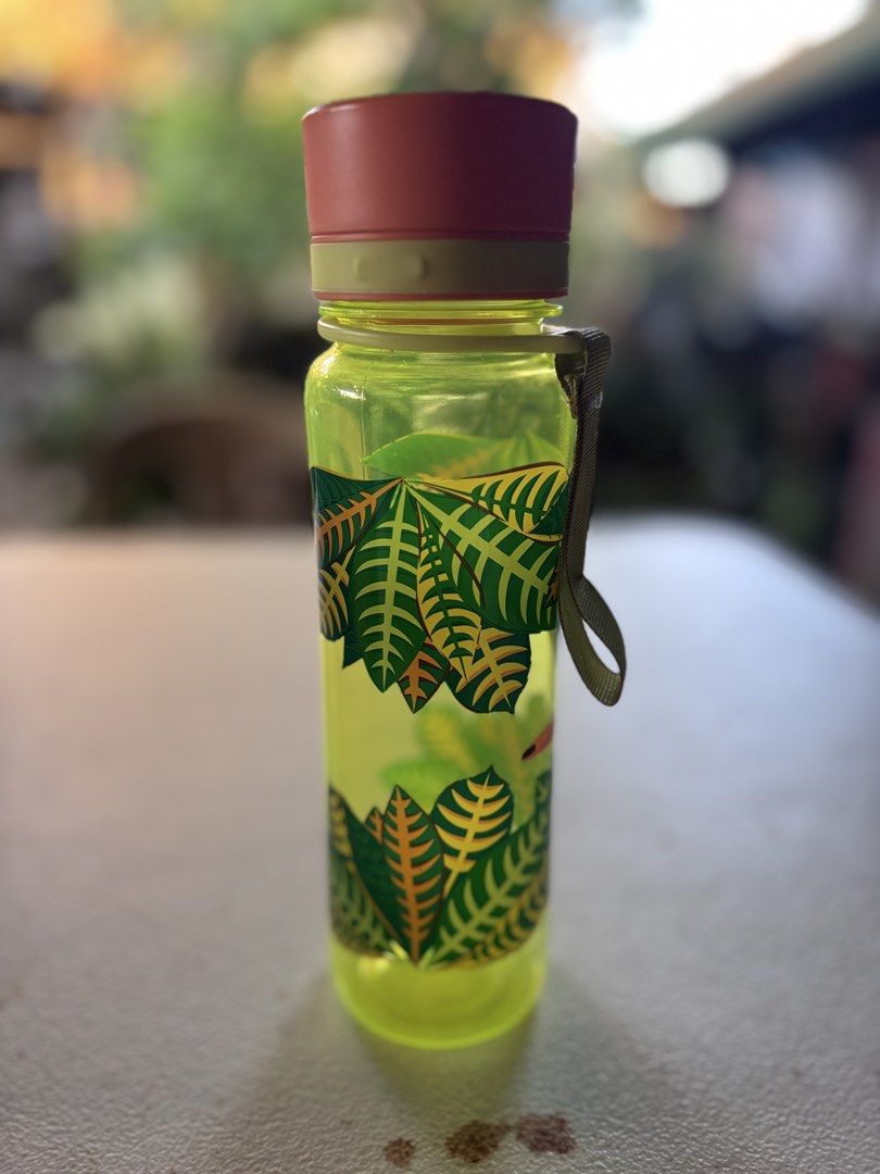 Starbucks water bottle (Category: Water Bottles & Tumblers) located in Paranaque City. Submitted by luxemomma (Listing ID 1436094775, Image 2). Description: Lightly used MoP: Gcash/BPI.