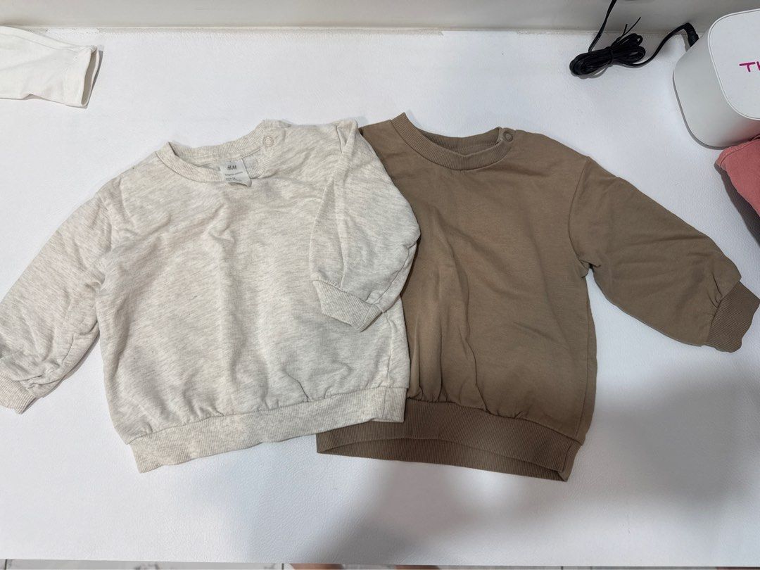 Sweaters (Category: Babies & Kids Fashion) located in Bayan Lepas. Submitted by jmw10 (Listing ID 1436060874, Image 3). Description: Up to 80cm. Bundle price, 4 pieces for RM38.