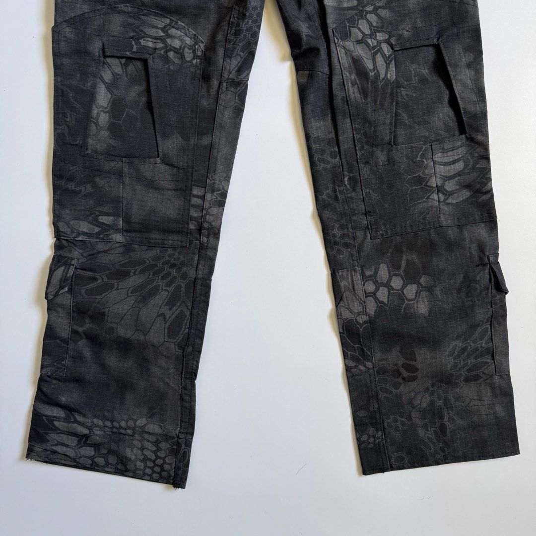Tactical Cargo Pants (Category: Jeans) located in Calamba. Submitted by secondsite.ph (Listing ID 1435975178, Image 3). Description: Tactical Cargo Pants Size: Medium on tag Waistline: 32" Length: 40.5" Leg op: 8" Condition: 10/10 like new Flaw/s: None - 1,200 pesos only 📍Calamba City, Laguna.