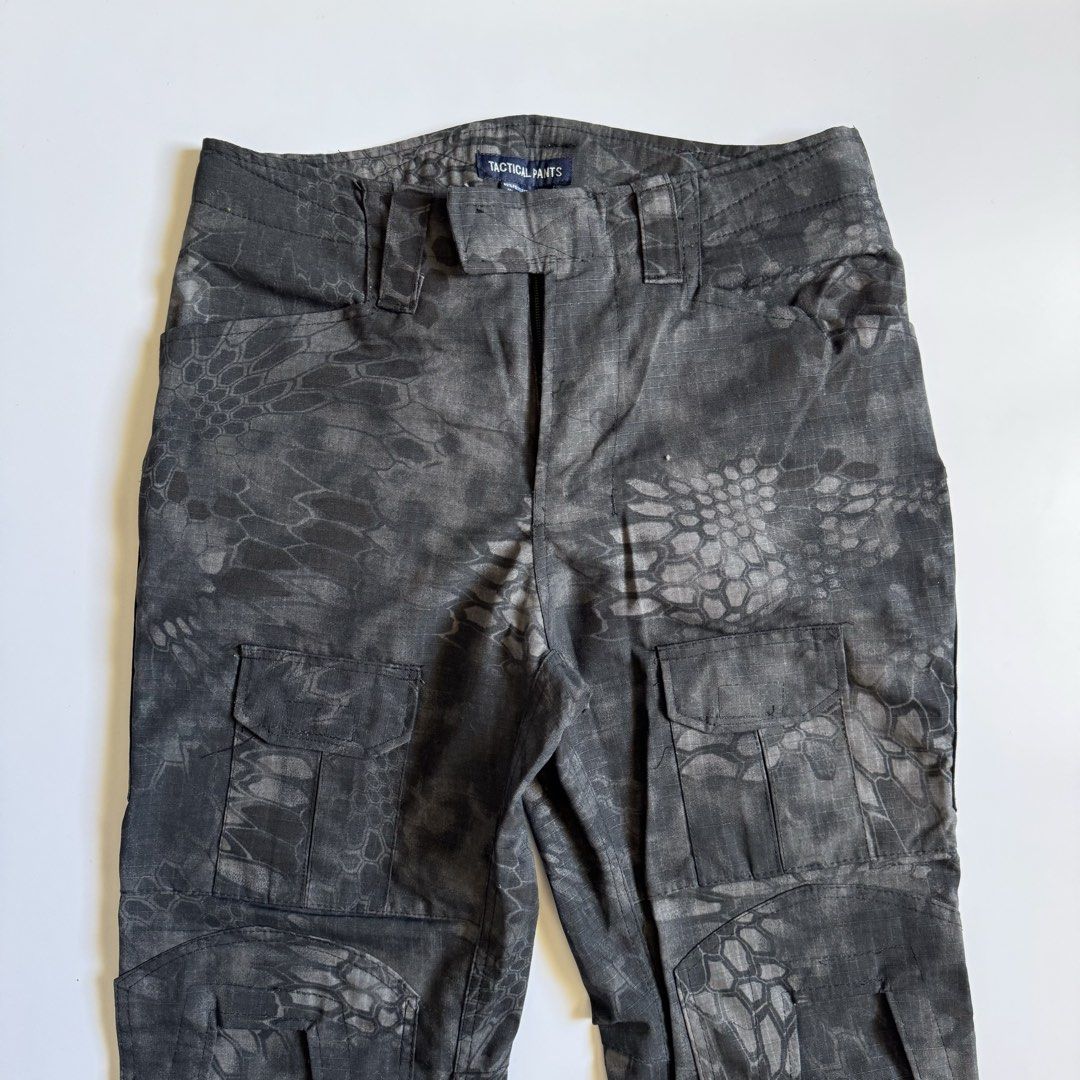 Tactical Cargo Pants (Category: Jeans) located in Calamba. Submitted by secondsite.ph (Listing ID 1435975178, Image 2). Description: Tactical Cargo Pants Size: Medium on tag Waistline: 32" Length: 40.5" Leg op: 8" Condition: 10/10 like new Flaw/s: None - 1,200 pesos only 📍Calamba City, Laguna.