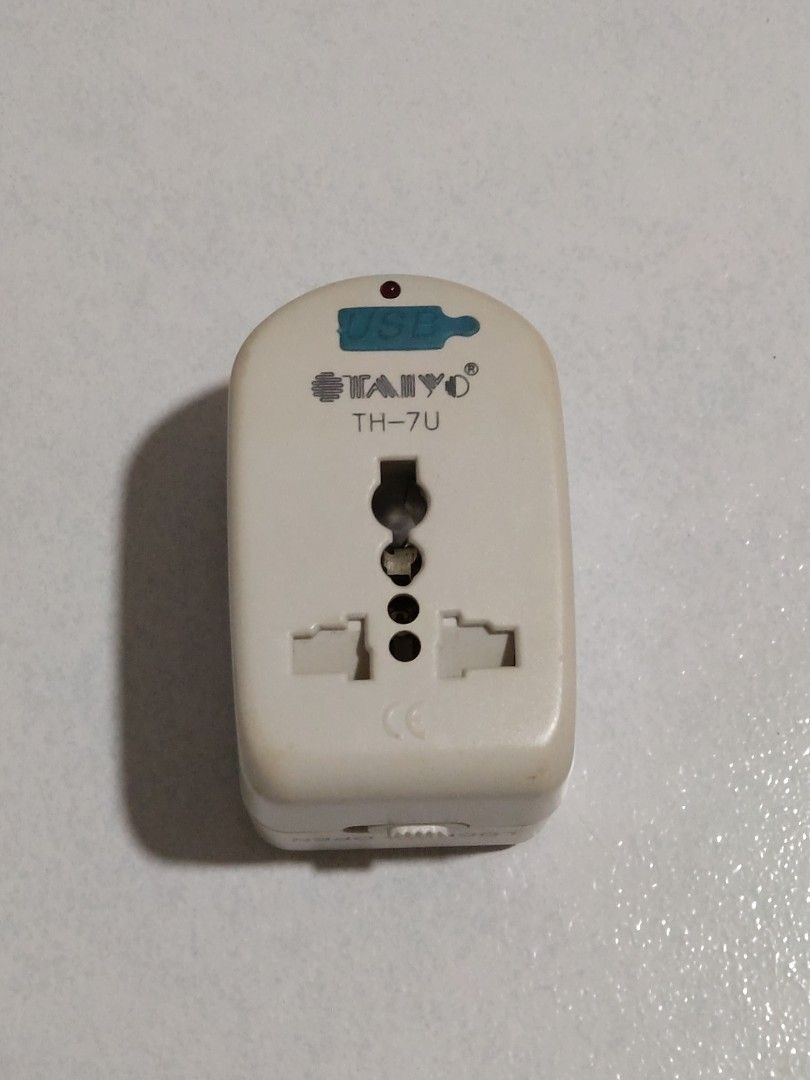 Taiyo TH-7U Universal Travel Adapter