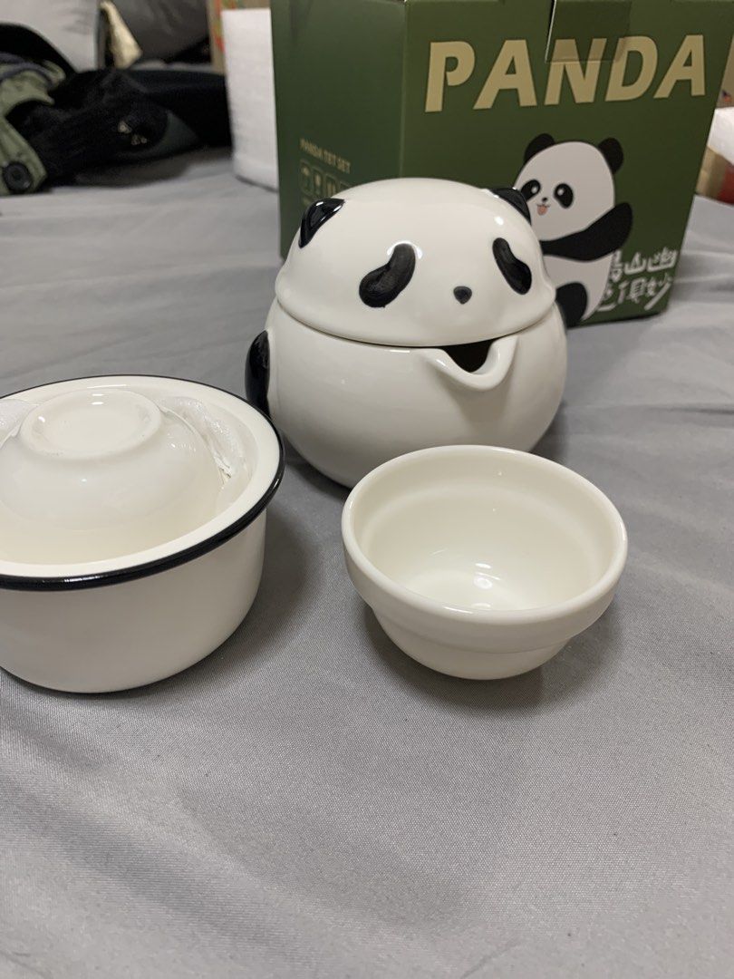 TEA SET (Category: Coffee & Tea Tableware) located in Singapore. Submitted by nttle (Listing ID 1436029752, Image 1). Description: .