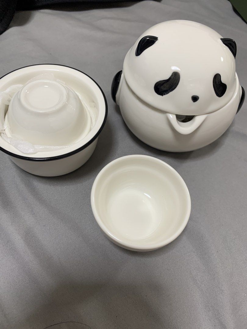 TEA SET (Category: Coffee & Tea Tableware) located in Singapore. Submitted by nttle (Listing ID 1436029752, Image 2). Description: .