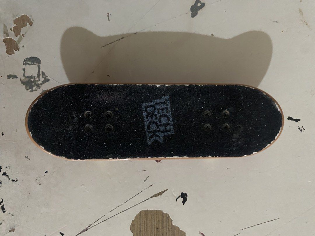 Techdeck Sonic (Category: Toys & Games) located in Manila. Submitted by curateeeddd (Listing ID 1436029301, Image 2). Description: Only has minor flaws on the grip tape but it works well.