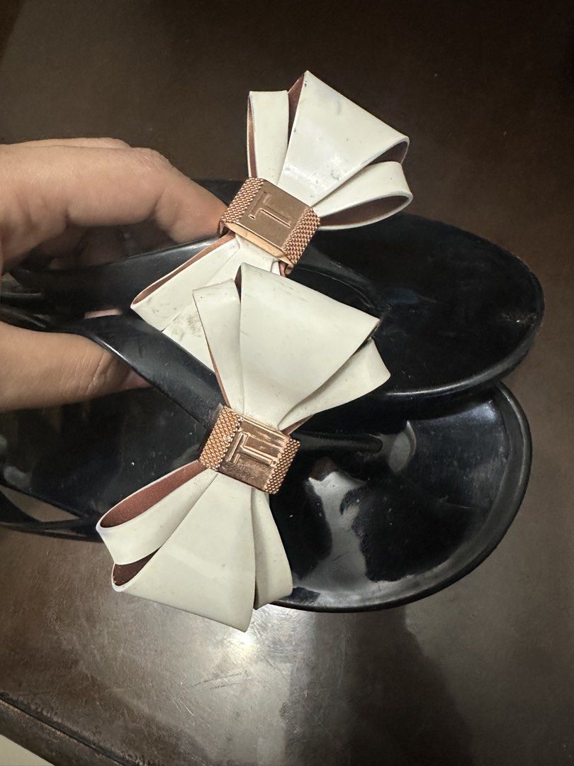 Ted Baker Bow Detail Jelly Flip Flops (Category: Flats & Sandals) located in Butuan. Submitted by wear.next (Listing ID 1436030170, Image 2). Description: Authentic Size 3 ted size, fits 35-36 eur No inclusion .
