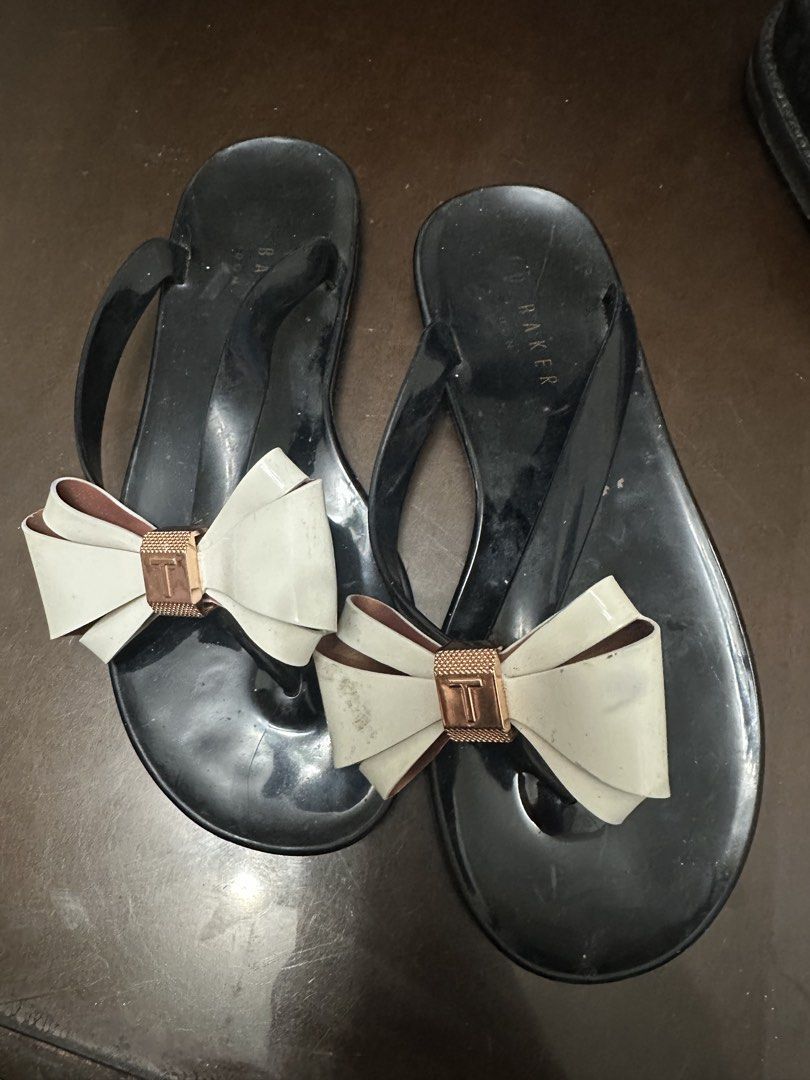 Ted Baker Bow Detail Jelly Flip Flops (Category: Flats & Sandals) located in Butuan. Submitted by wear.next (Listing ID 1436030170, Image 3). Description: Authentic Size 3 ted size, fits 35-36 eur No inclusion .