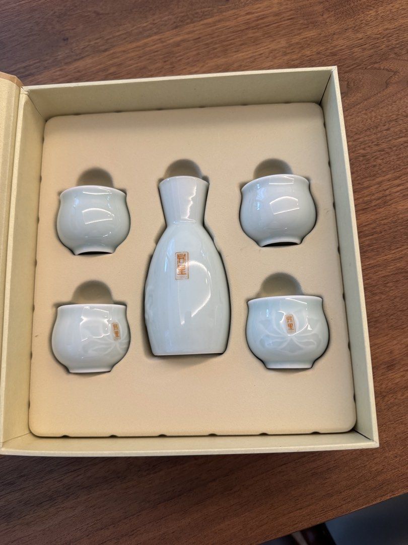 Tong Li Sake Set - Brand New