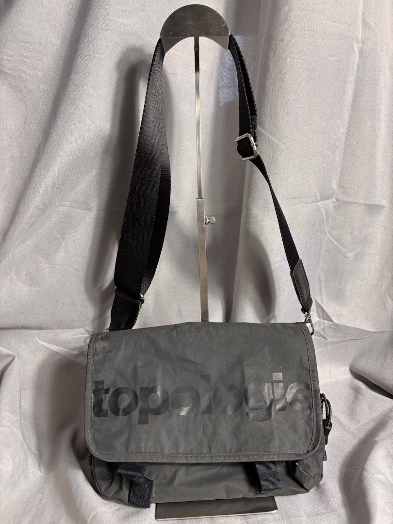 Topologie Sling Bag (Category: Sling Bags) located in Manila. Submitted by earlylifecrisis3 (Listing ID 1435999098, Image 2). Description: Condition 9/10 Measure it by inch Width: 11 Length: 8.5 Depth: 2 Handle: 16 •Refund / Returns not allowed allowed •Please do check the dimensions size on labels sometimes are not accurate on the sizing •Ask me before purchasing.
